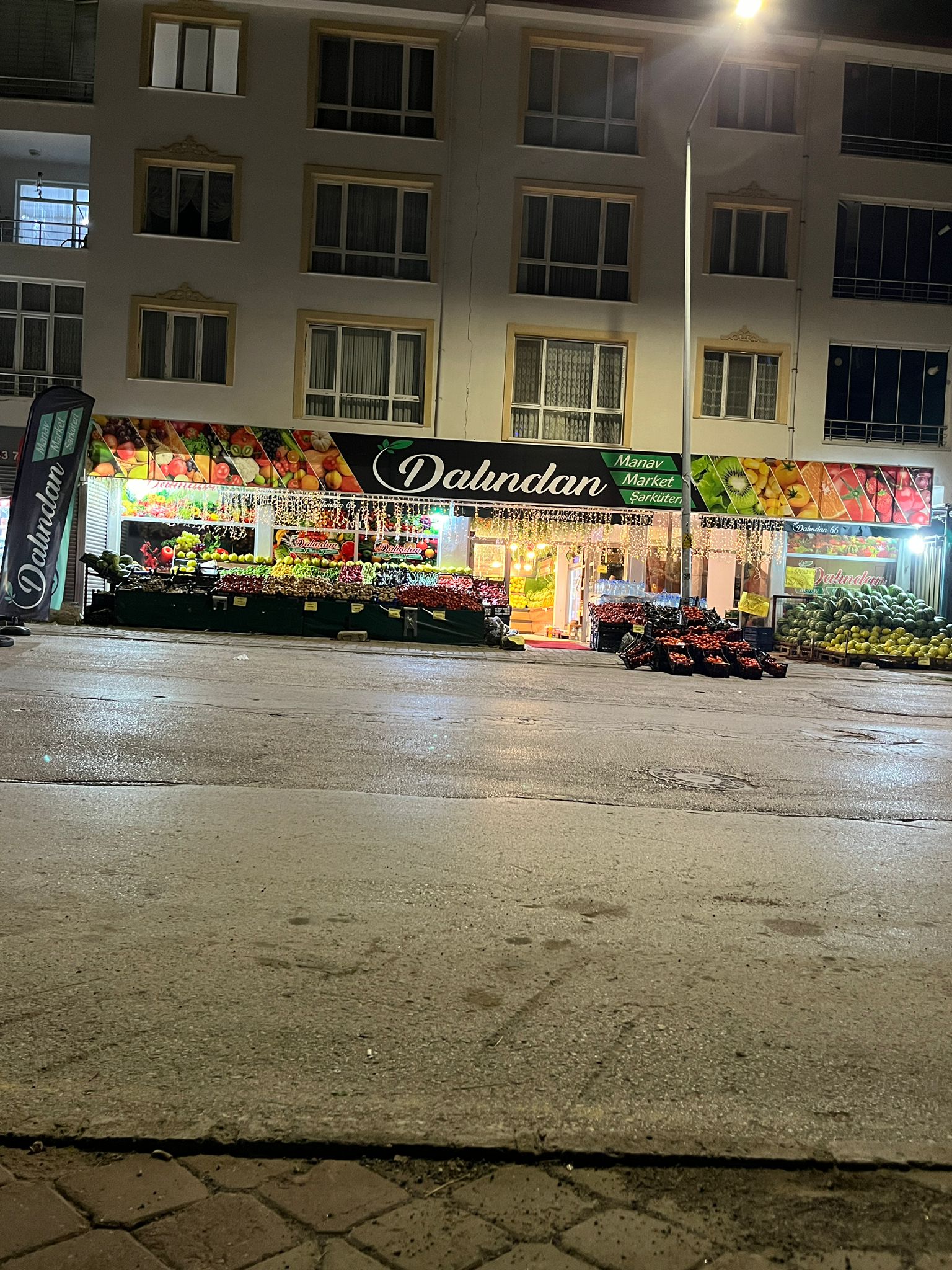 Dalından 66 dükkan fotoğrafı
